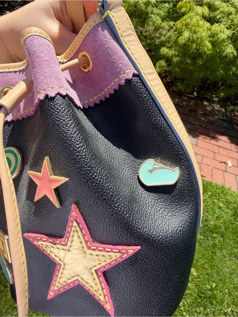 ✨💕Vintage Y2K Dooney & Bourke Charm Lindsay Lohan Bucket Bag in Black/ Pink✨💕 - Picture 10 of 16